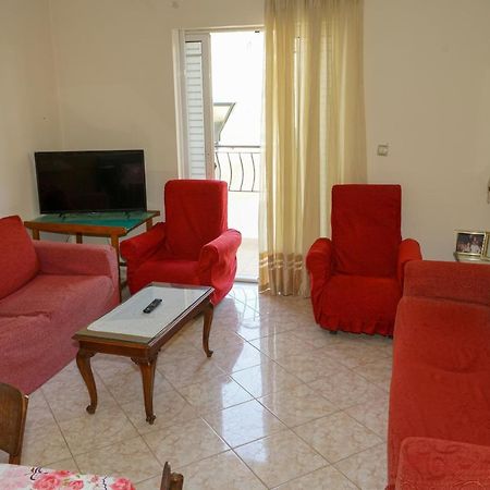 Connie'S Apartments Sarandë Esterno foto