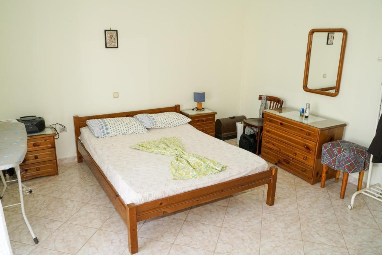 Connie'S Apartments Sarandë Esterno foto