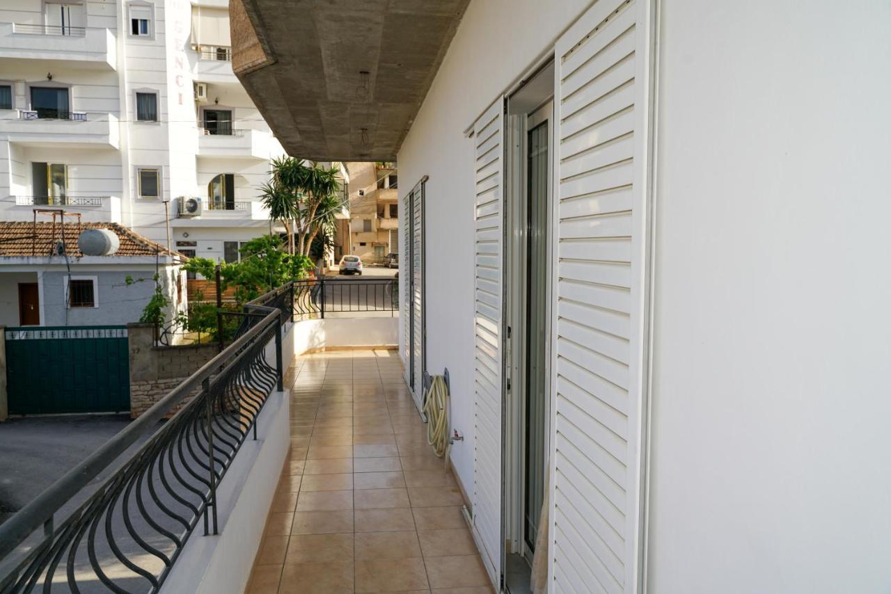 Connie'S Apartments Sarandë Esterno foto