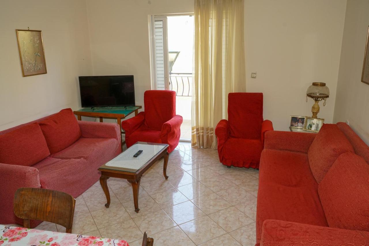 Connie'S Apartments Sarandë Esterno foto
