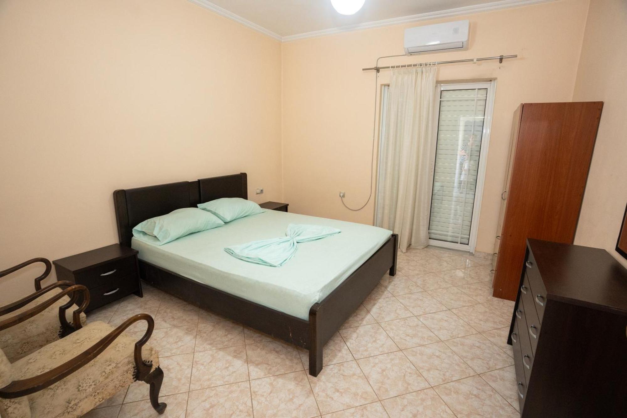 Connie'S Apartments Sarandë Esterno foto